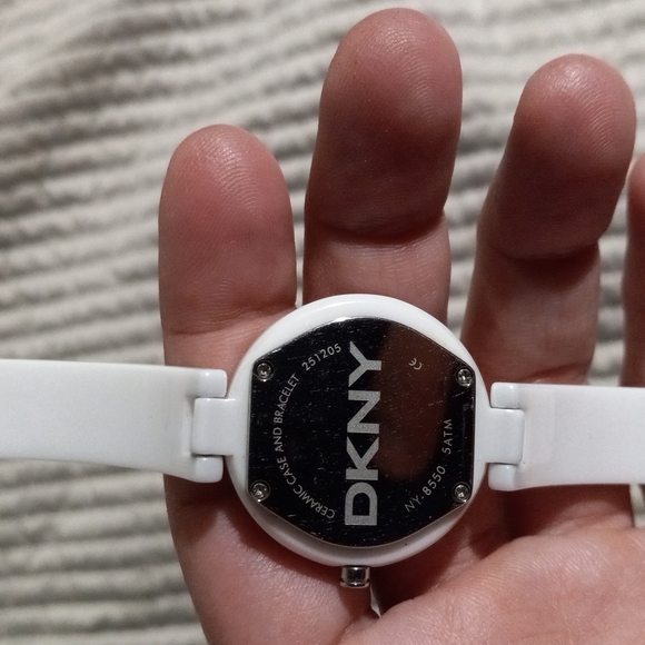SALE/ NWOT/ DKNY WATCH in White.. BRAND NEW. SALE FROM 4/9--4/12 - Picture 8 of 8